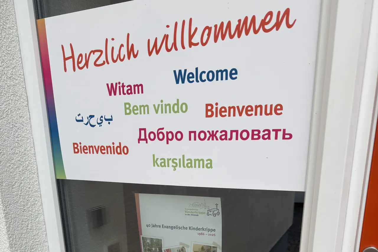 Herzlich willkommen in 9 Sprachen dargestellt